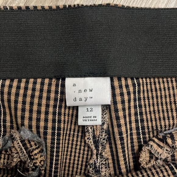 Brown Plaid Stretchy Skinny Pants - Picture 4 of 6